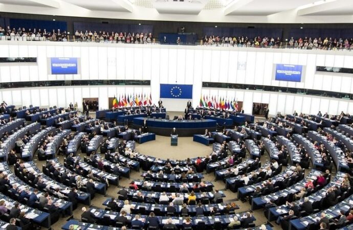 Case green, scatta l’opposizione della destra al Parlamento europeo