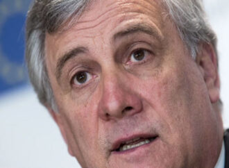 Tajani, non andrò a Parigi. “Le offese di Darmanin sono inaccettabili”