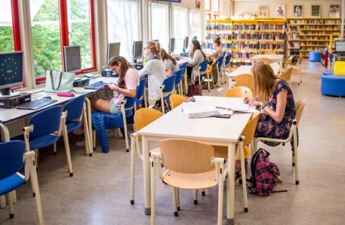 Gb, scuola: “6 mascherine al giorno per ogni alunno”