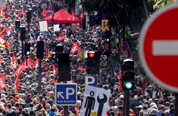 Francia, riforma delle pensioni: Sciopero, il trasporto ferroviario ancora in tilt