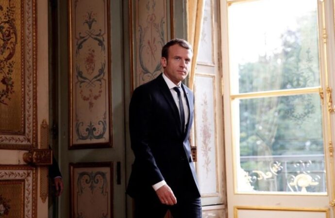 Macron annuncia una legge sull’immigrazione per l’inizio del 2023