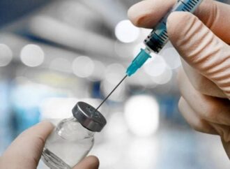 Di Lorenzo: “Vaccino AstraZeneca in Italia entro fine gennaio”