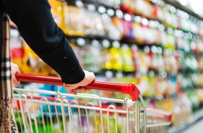 Istat, inflazione +7,9% a luglio: ‘carrello spesa’ sempre più caro