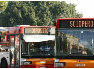 Italia, sciopero generale: trasporti, scuole e ospedali a rischio