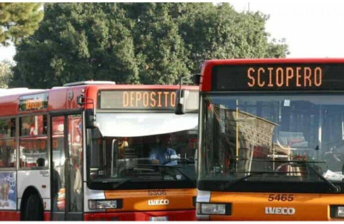 Italia, sciopero generale: trasporti, scuole e ospedali a rischio