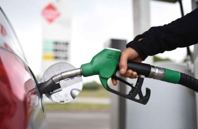 Portogallo, la benzina lunedì aumenterà di 7 centesimi e il diesel di 2