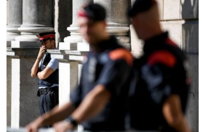 Spagna. I cinque separatisti catalani scortati al Parlamento spagnolo per l’insediamento