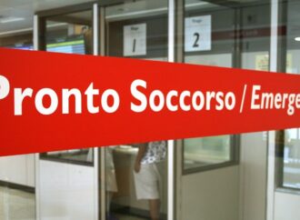 Incidente a Orbetello, scontro tra due auto: 8 feriti nel Grossetano