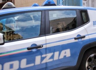Catania, si barrica da solo in casa e spara in strada poi si arrende