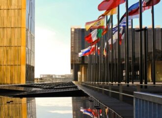 L’Ue multa per 1,2 milioni di euro al giorno la Polonia per la disputa sullo Stato di diritto