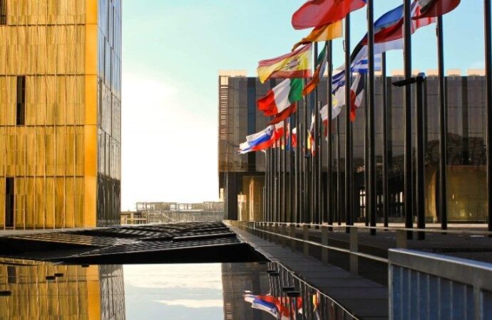 L’Ue multa per 1,2 milioni di euro al giorno la Polonia per la disputa sullo Stato di diritto