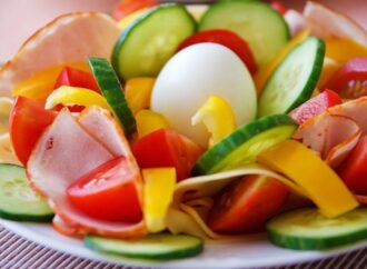 Alimentazione, chi segue una dieta sana spreca meno cibo
