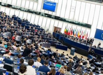 Strasburgo: saluto nazista all’Europarlamento, bufera su deputato bulgaro