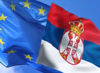 Migranti, Serbia: 300 persone fermate al confine con Ungheria