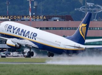 Ryanair blocca tre Boeing 737 per il rilevamento di crepe strutturali
