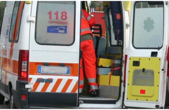 Asti, 3 feriti in esplosione palazzina: probabile fuga gas
