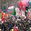 Francia, riforma delle pensioni: in arrivo scioperi a oltranza