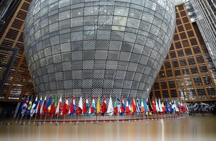 Vertice Ue: Paesi baltici e Polonia spingono per utilizzare i beni congelati alla Russia