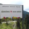 Alto Adige, mucche aggrediscono turisti: due feriti