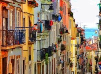 Lisbona, il governo vuole far ripartire gli sfratti, e i mutui schizzano alle stelle