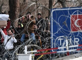 Grecia e Turchia ai ferri corti per i migranti ritrovati quasi nudi al confine
