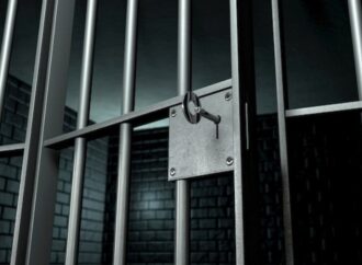 Cremona, detenuti appiccano fuoco in carcere, 80 evacuati