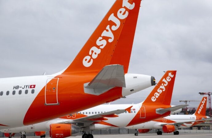 Easyjet, voli in ritardo e cancellazioni: salta il direttore operativo