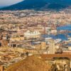 Napoli accoglie Julian Assange: una rondine fa primavera?
