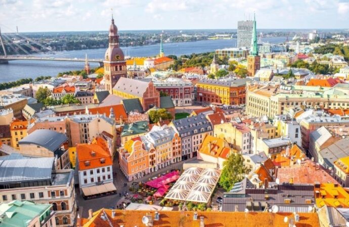 Lettonia, il ministero delle Finanze declassa le prospettive di crescita economica del Paese