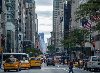 Sindaco New York, crisi dei migranti sta distruggendo la città