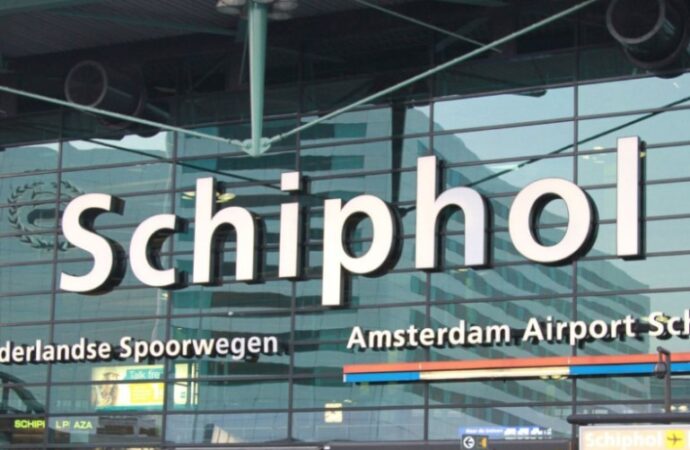 Paesi Bassi: governo revoca riduzione voli per aeroporto di Schiphol