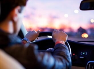 Codice della strada, cellulare alla guida costerà caro agli automobilisti italiani