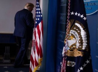 Usa. Team Trump sbaglia location, conferenza in un parcheggio