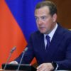 Medvedev minaccia: “Rischio guerra nucleare se Russia sconfitta”
