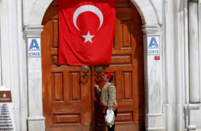 Turchia alle urne domenica per eleggere il presidente e i parlamentari