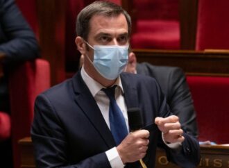 Francia, positivi e casi di contatto: nuove regole d’isolamento da lunedì