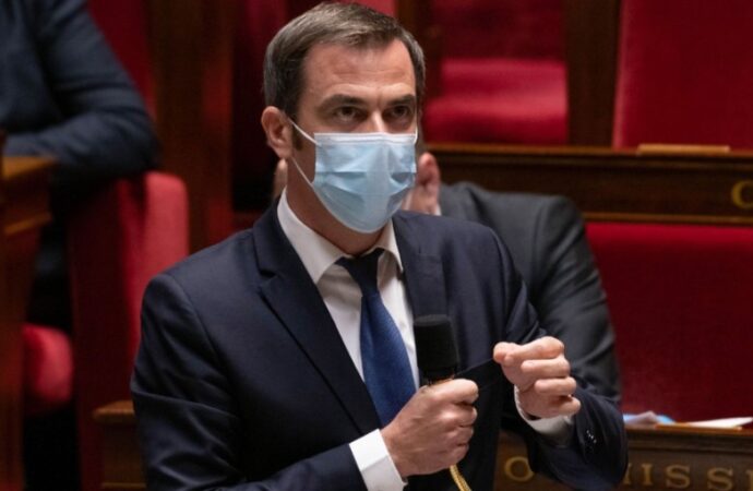 Francia, positivi e casi di contatto: nuove regole d’isolamento da lunedì