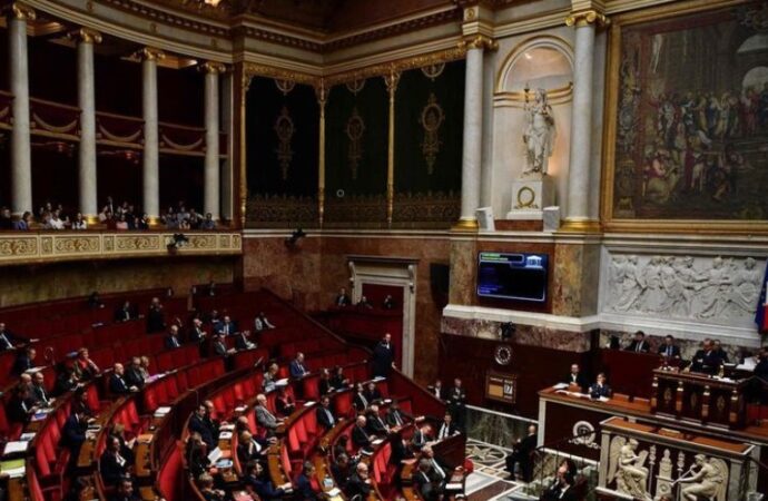 Francia: Riforma pensioni, la destra rischia il crollo in Assemblea nazionale