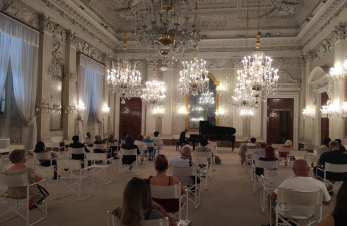 Palazzo Pitti, la sala Bianca torna a riempirsi di note con i concerti della ‘reggia in musica’