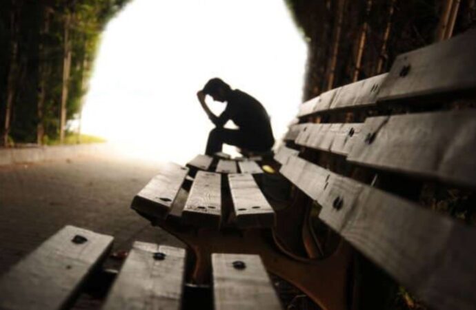 Ue, rapporto solitudine: “raddoppiata in tutta l’Unione”. Colpiti i giovani