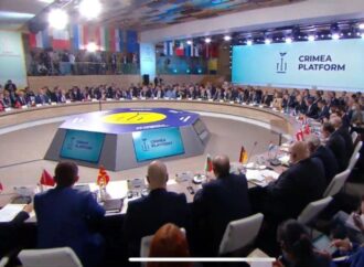 L’Ucraina convoca un vertice di 40 paesi per porre fine all’occupazione russa della Crimea