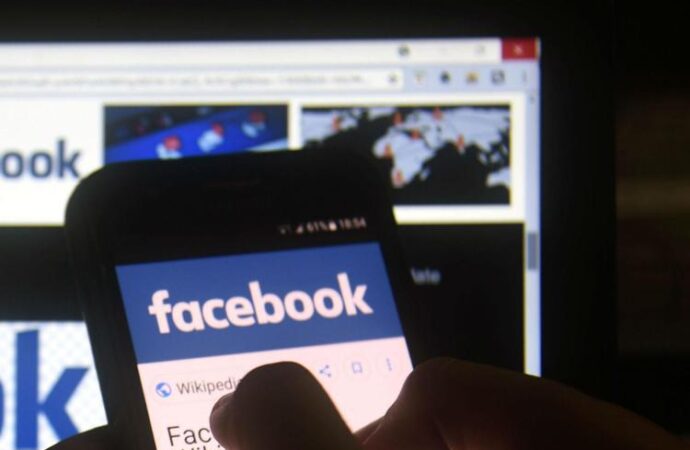 Disinformazione covid su Facebook, condannato a 15 mesi di carcere