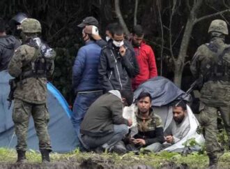 Varsavia accusa Minsk di organizzare il passaggio di profughi e rafforza il confine