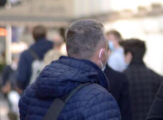 Mascherine al chiuso 1 maggio: scuola e supermercato obblighi o raccomandazioni?