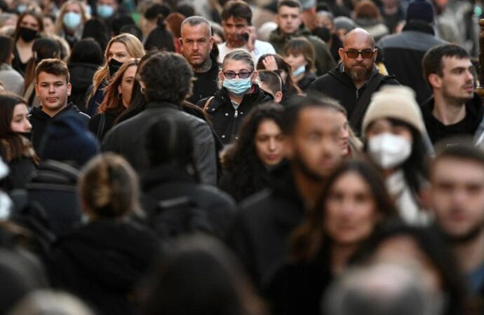 Italia, contagi e ricoveri in calo: 4 Regioni tornano in zona gialla