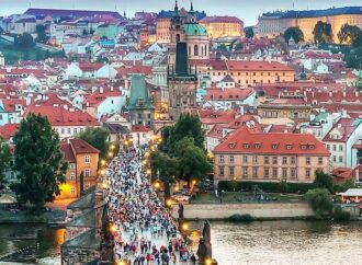 Praga, migliaia di persone in protesta contro il governo