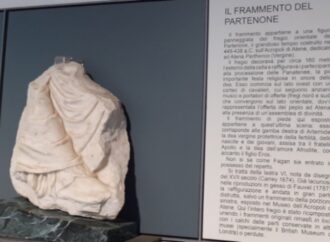 La Sicilia restituisce il frammento del Partenone alla Grecia dopo due secoli