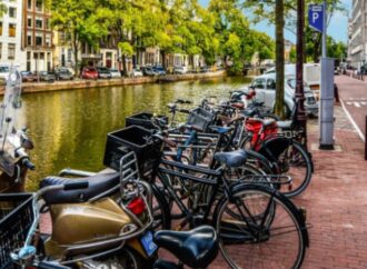Olanda, Amsterdam vieta le navi da crociera per ridurre l’inquinamento