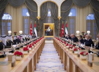 Erdogan negli Emirati Arabi Uniti, firmati 13 accordi