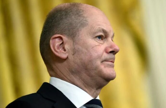 Scholz in missione nei Balcani promette porte aperte nell’Ue